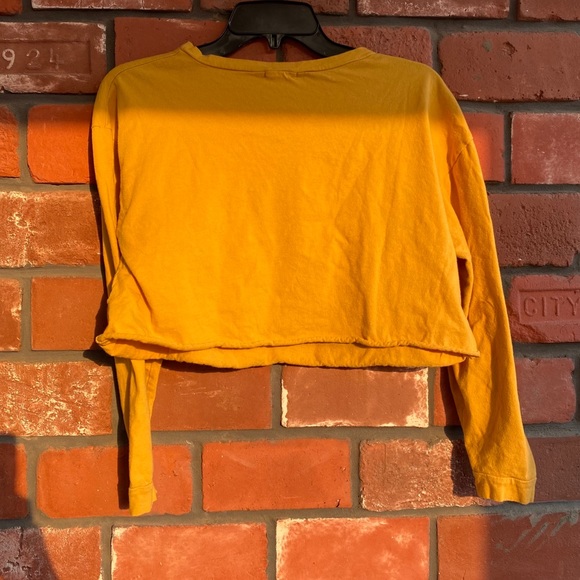 TLong Sleeve Crop Top - Picture 2 of 3